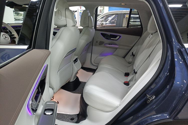 Used Mercedes-Benz EQE SUV 2023 350 4MATIC Pioneer Edition Interior 4