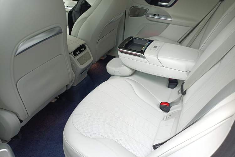 Used Mercedes-Benz EQE SUV 2023 350 4MATIC Luxury Edition Interior 4