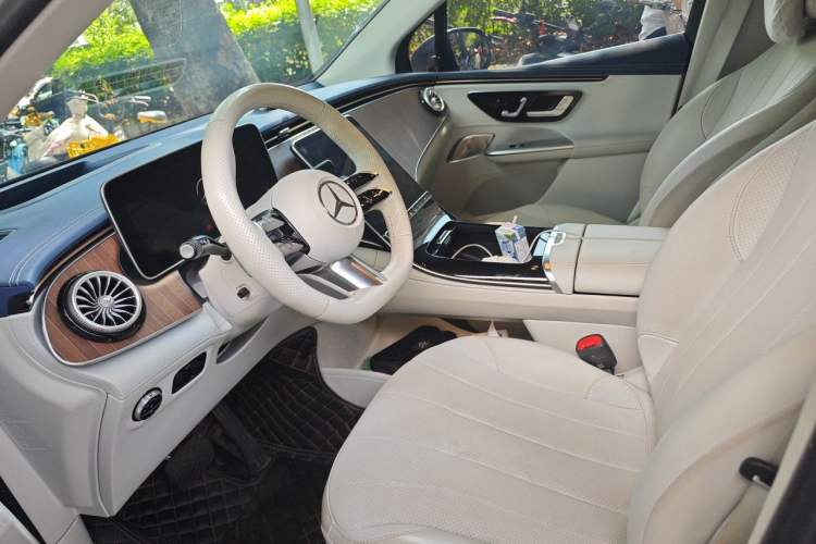 Used Mercedes-Benz EQE SUV 2023 350 4MATIC Luxury Edition Left Front Seat
