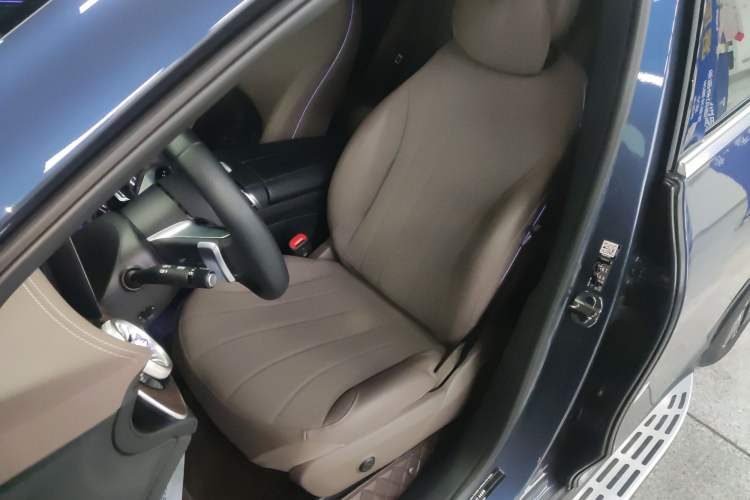 Used Mercedes-Benz EQE SUV 2023 350 4MATIC Pioneer Edition Left Front Seat