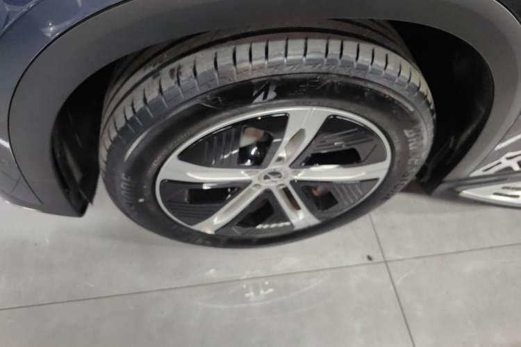 Used Mercedes-Benz EQE SUV 2023 350 4MATIC Pioneer Edition Left Front Wheel Hub