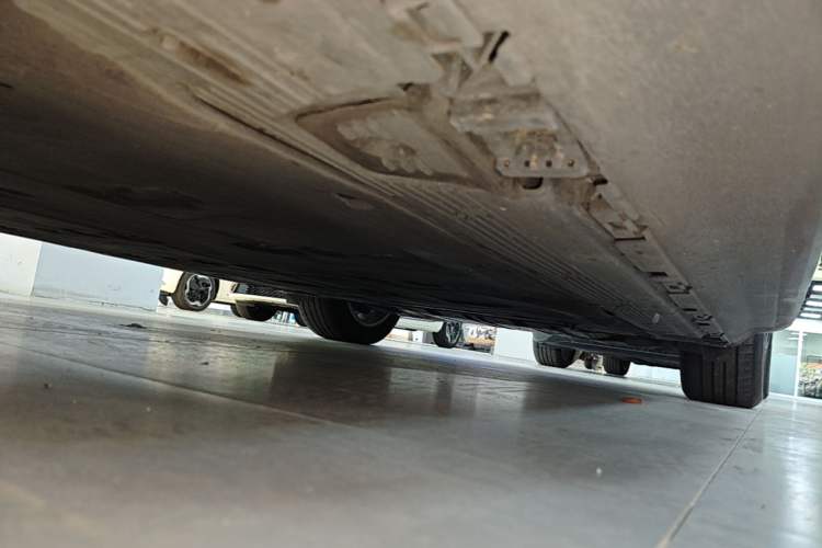 Used Mercedes-Benz EQE SUV 2023 350 4MATIC Pioneer Edition Left Side Sill