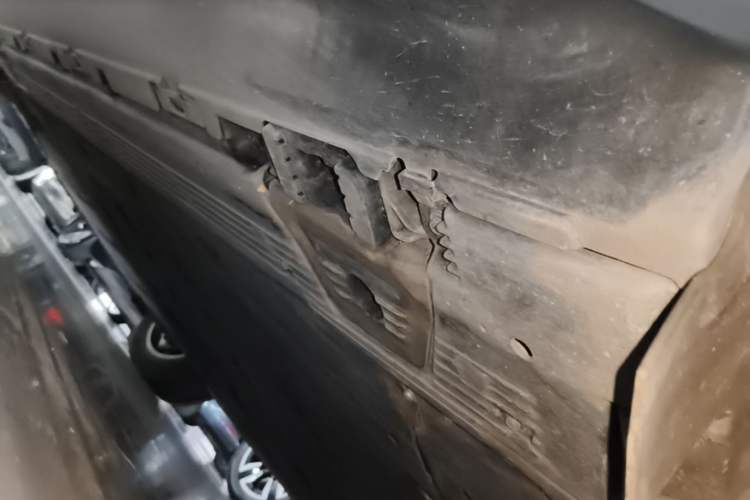 Used Mercedes-Benz EQE SUV 2023 350 4MATIC Pioneer Edition Left Side Sill