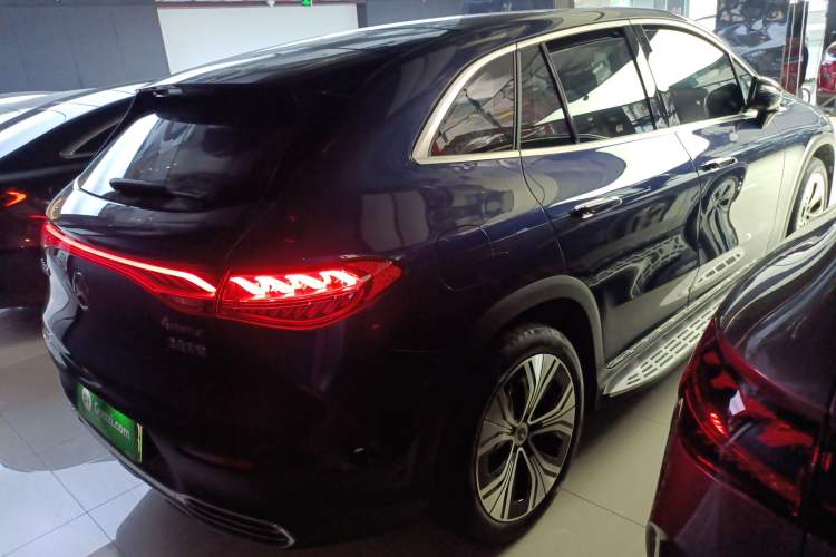 Used Mercedes-Benz EQE SUV 2023 350 4MATIC Luxury Edition Rear Right 45 Deg