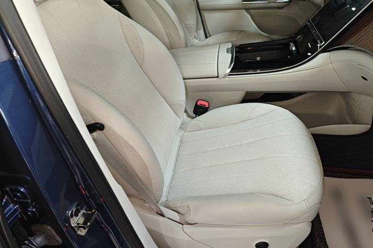Used Mercedes-Benz EQE SUV 2023 350 4MATIC Pioneer Edition Right Front Seat