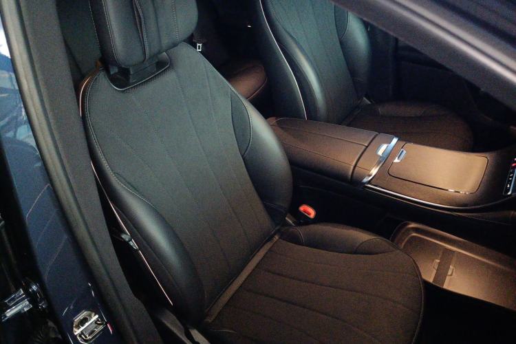 Used Mercedes-Benz EQE SUV 2023 350 4MATIC Luxury Edition Right Front Seat