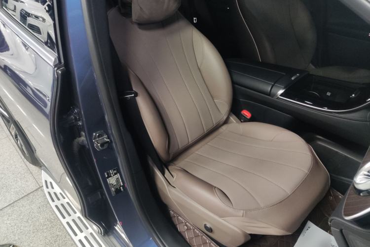Used Mercedes-Benz EQE SUV 2023 350 4MATIC Pioneer Edition Right Front Seat