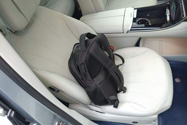 Used Mercedes-Benz EQE SUV 2023 350 4MATIC Luxury Edition Right Front Seat