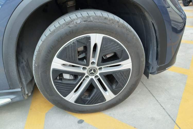Used Mercedes-Benz EQE SUV 2023 350 4MATIC Pioneer Edition Right Front Wheel Hub