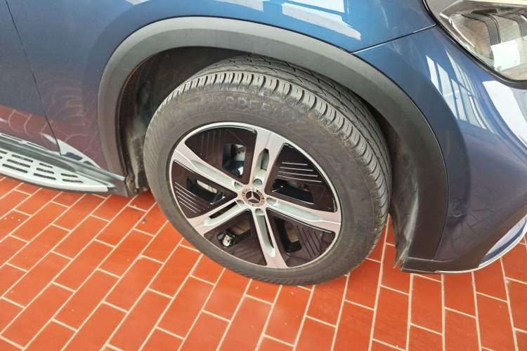 Used Mercedes-Benz EQE SUV 2023 350 4MATIC Pioneer Edition Right Front Wheel Hub