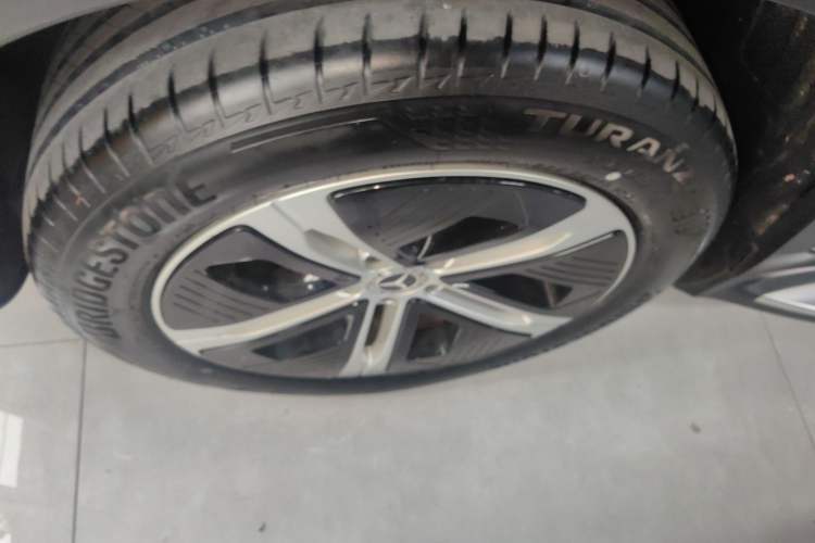 Used Mercedes-Benz EQE SUV 2023 350 4MATIC Pioneer Edition Right Rear Wheel Hub