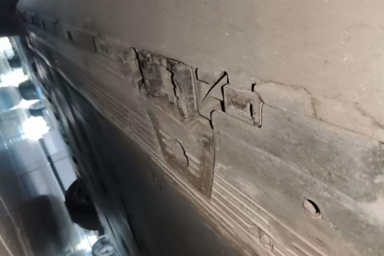 Used Mercedes-Benz EQE SUV 2023 350 4MATIC Pioneer Edition Right Side Sill