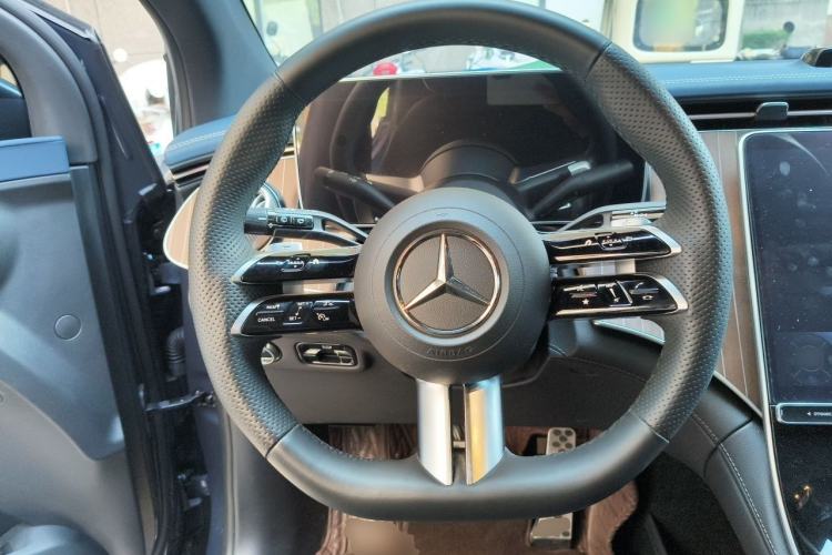 Used Mercedes-Benz EQE SUV 2023 350 4MATIC Pioneer Edition Steering Wheel