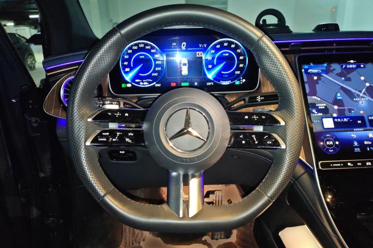 Used Mercedes-Benz EQE SUV 2023 350 4MATIC Pioneer Edition Steering Wheel