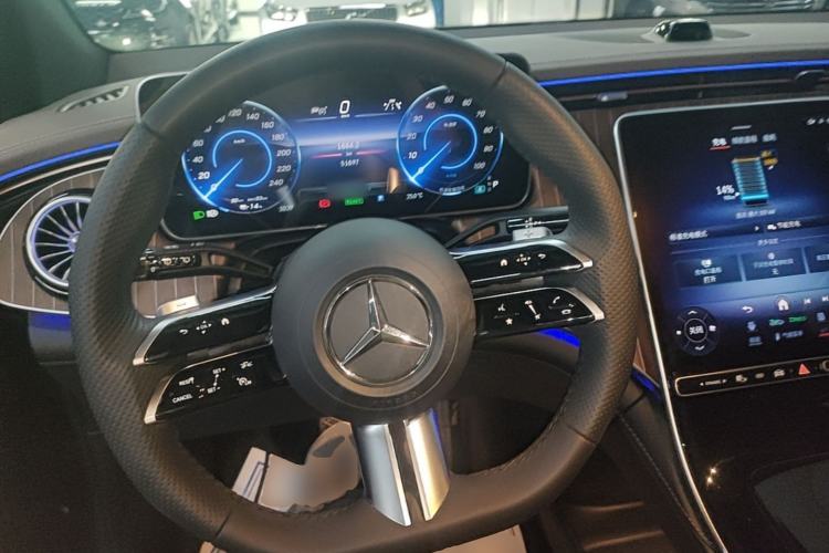 Used Mercedes-Benz EQE SUV 2023 350 4MATIC Pioneer Edition Steering Wheel