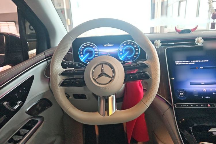 Used Mercedes-Benz EQE SUV 2023 350 4MATIC Pioneer Edition Steering Wheel