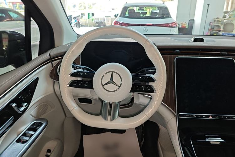 Used Mercedes-Benz EQE SUV 2023 350 4MATIC Pioneer Edition Steering Wheel