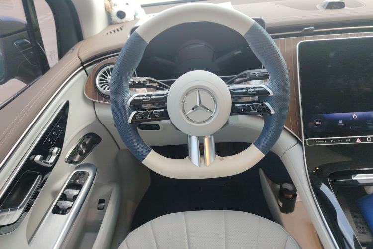 Used Mercedes-Benz EQE SUV 2023 350 4MATIC Pioneer Edition Steering Wheel