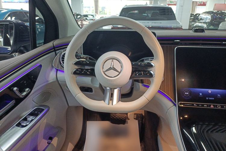 Used Mercedes-Benz EQE SUV 2023 350 4MATIC Pioneer Edition Steering Wheel