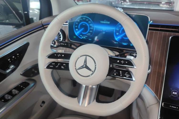 Used Mercedes-Benz EQE SUV 2023 350 4MATIC Pioneer Edition Steering Wheel