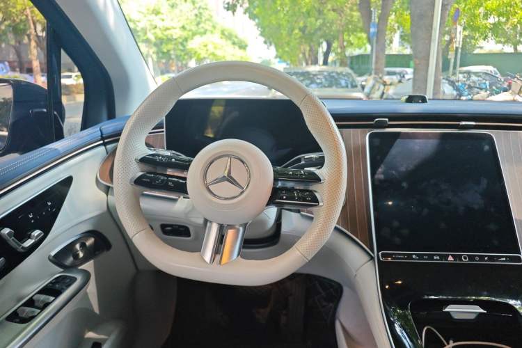 Used Mercedes-Benz EQE SUV 2023 350 4MATIC Luxury Edition Steering Wheel