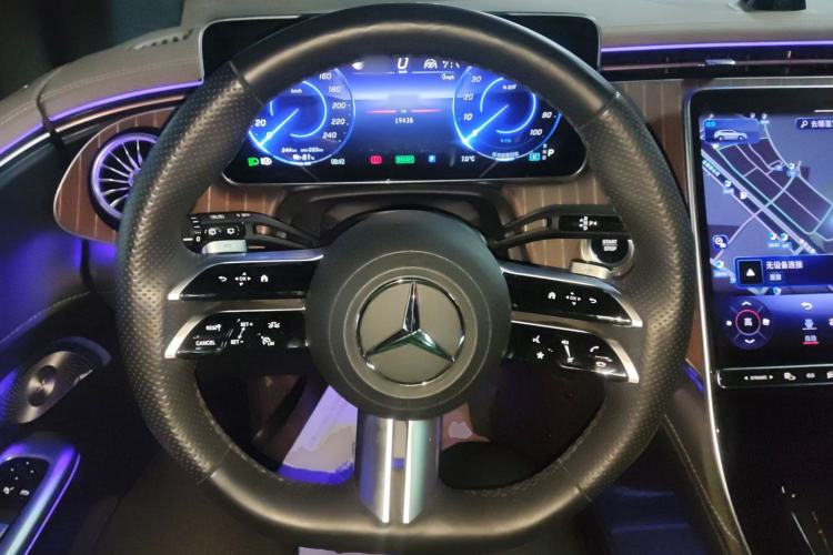 Used Mercedes-Benz EQE SUV 2023 350 4MATIC Pioneer Edition Steering Wheel