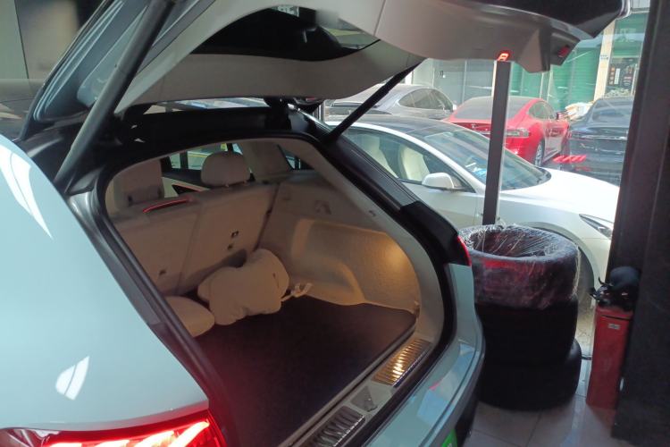 Used Mercedes-Benz EQE SUV 2023 350 4MATIC Luxury Edition Trunk