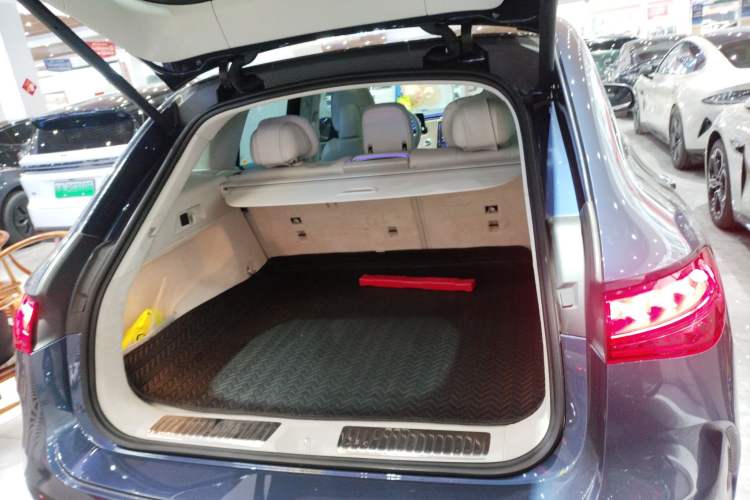 Used Mercedes-Benz EQE SUV 2023 350 4MATIC Luxury Edition Trunk