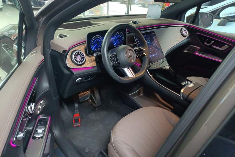 Used Mercedes-Benz EQE SUV 2023 350 4MATIC Luxury Edition Driver Seat