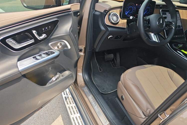 Used Mercedes-Benz EQE SUV 2023 350 4MATIC Pioneer Edition Driver Seat