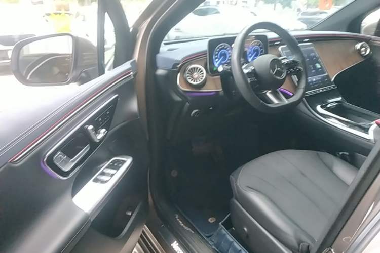 Used Mercedes-Benz EQE SUV 2023 350 4MATIC Luxury Edition Driver Seat