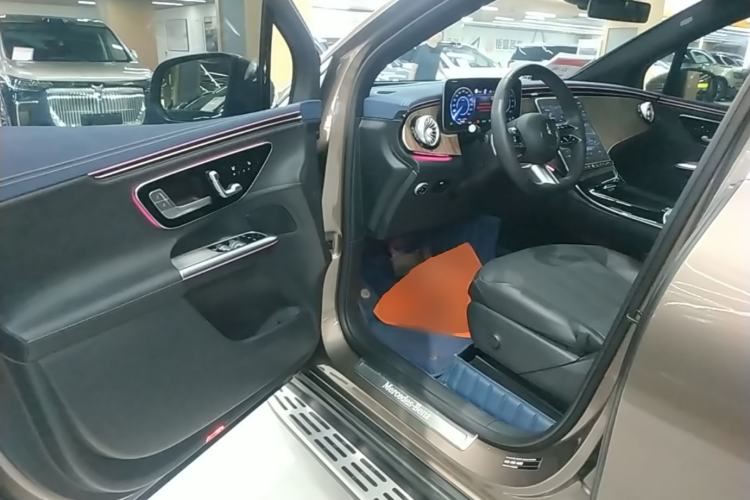 Used Mercedes-Benz EQE SUV 2023 350 4MATIC Luxury Edition Driver Seat
