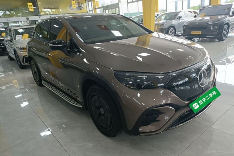 Used Mercedes-Benz EQE SUV 2023 500 4MATIC Front Right 45 Deg
