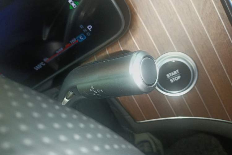 Used Mercedes-Benz EQE SUV 2023 350 4MATIC Luxury Edition Gear Lever