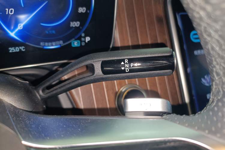 Used Mercedes-Benz EQE SUV 2023 350 4MATIC Luxury Edition Gear Lever