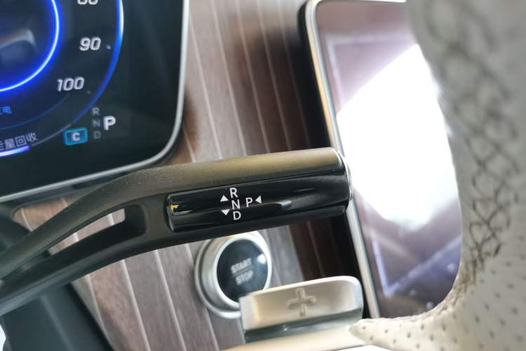 Used Mercedes-Benz EQE SUV 2023 350 4MATIC Luxury Edition Gear Lever