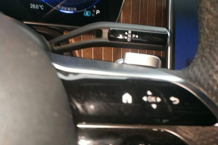 Used Mercedes-Benz EQE SUV 2023 350 4MATIC Luxury Edition Gear Lever