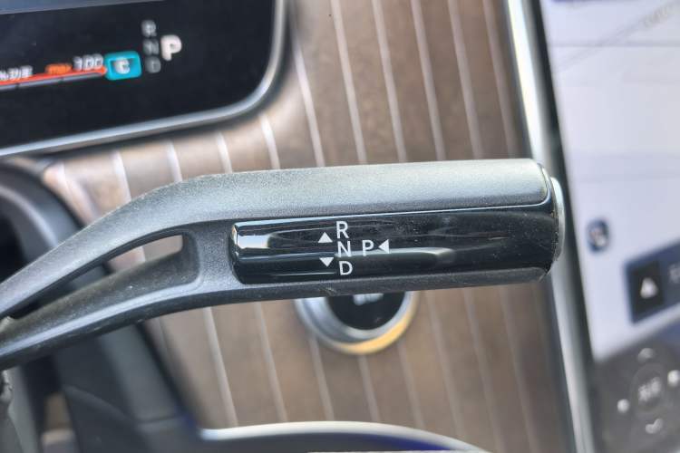 Used Mercedes-Benz EQE SUV 2023 350 4MATIC Luxury Edition Gear Lever