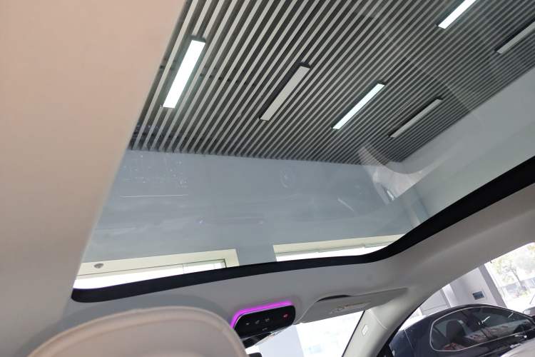Used Mercedes-Benz EQE SUV 2023 350 4MATIC Luxury Edition Headliner