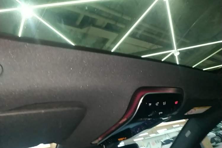 Used Mercedes-Benz EQE SUV 2023 350 4MATIC Luxury Edition Headliner