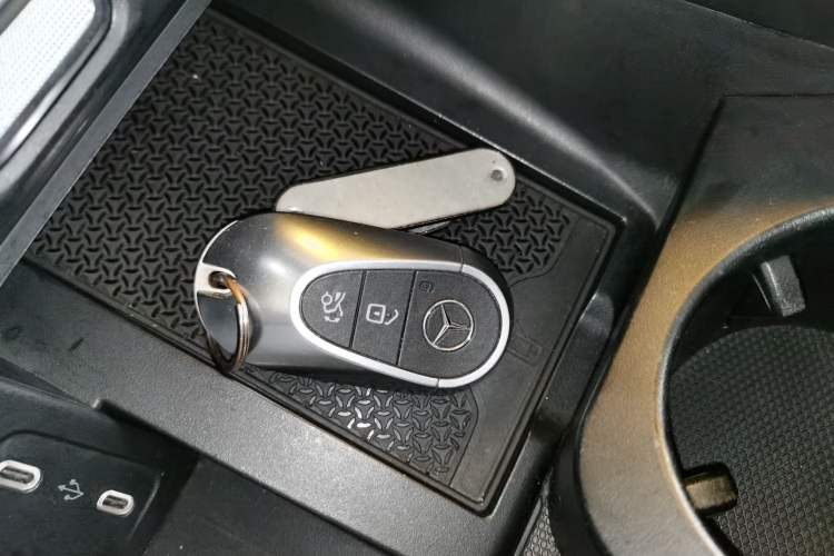 Used Mercedes-Benz EQE SUV 2023 350 4MATIC Luxury Edition Interior 1