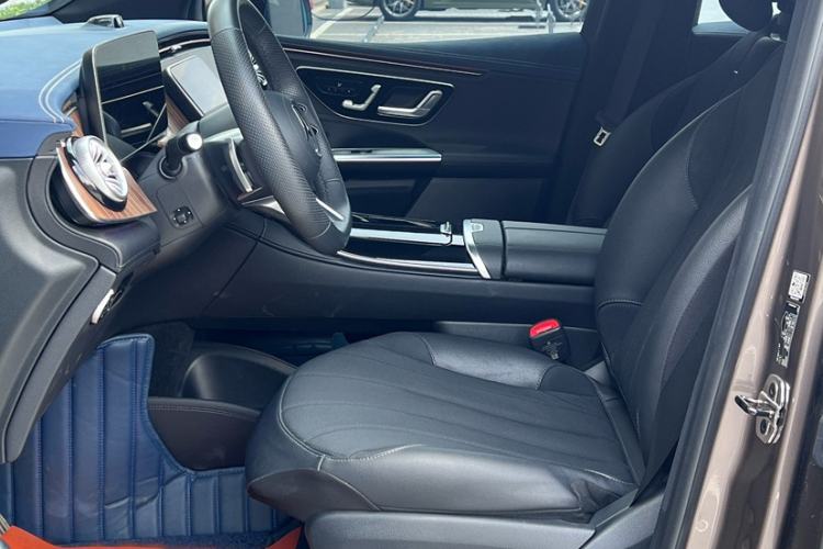 Used Mercedes-Benz EQE SUV 2023 350 4MATIC Luxury Edition Interior 1