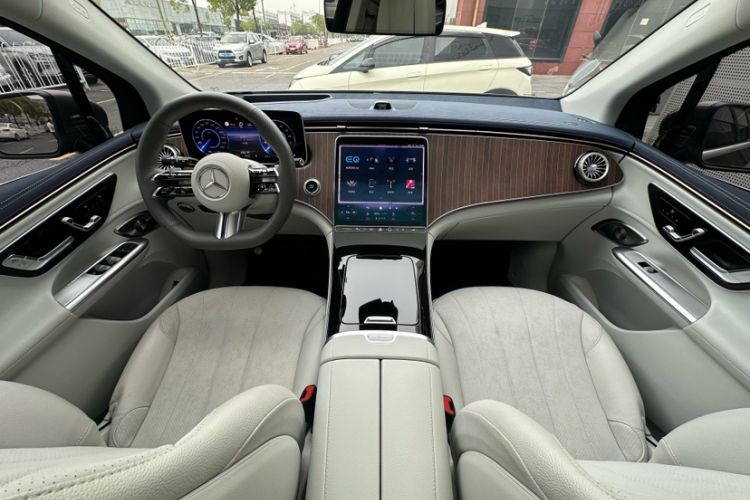 Used Mercedes-Benz EQE SUV 2023 350 4MATIC Luxury Edition Interior 12