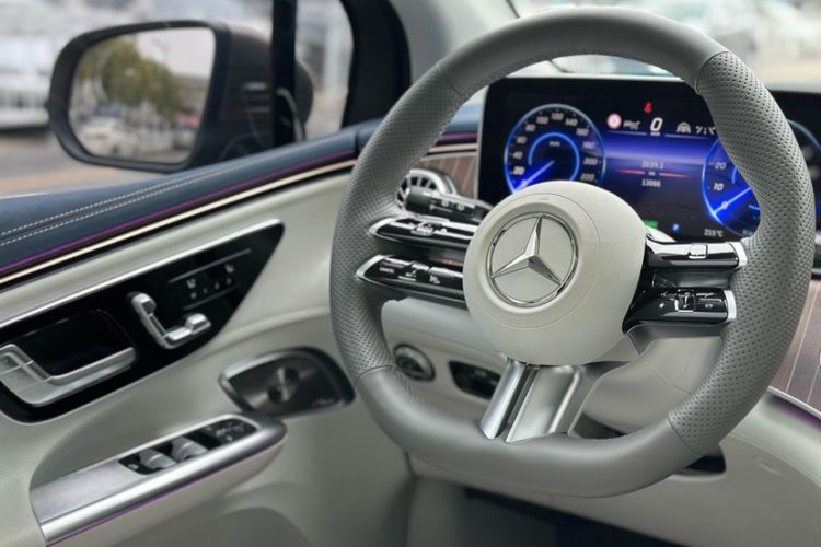 Used Mercedes-Benz EQE SUV 2023 350 4MATIC Luxury Edition Interior 3