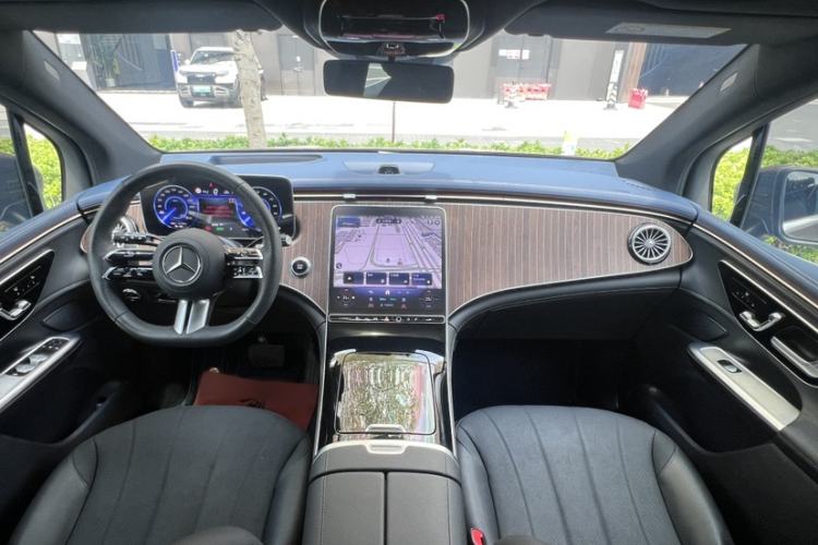 Used Mercedes-Benz EQE SUV 2023 350 4MATIC Luxury Edition Interior 3