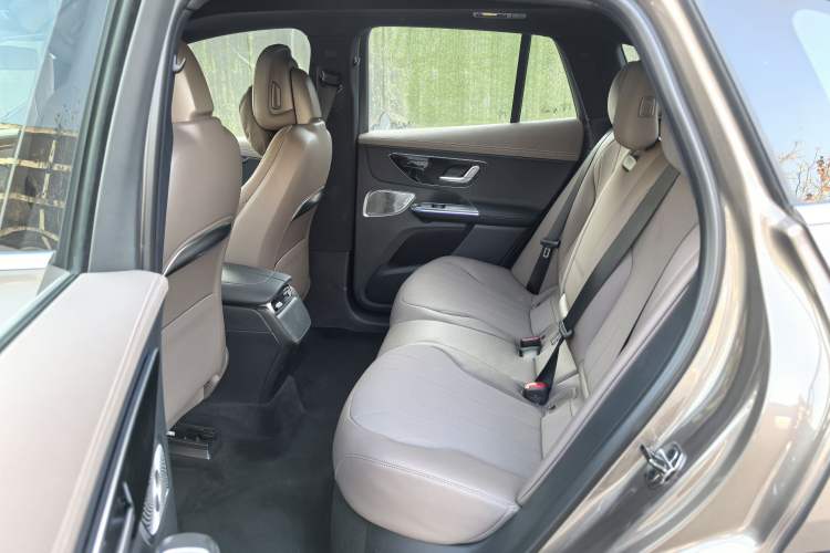 Used Mercedes-Benz EQE SUV 2023 350 4MATIC Luxury Edition Interior 4