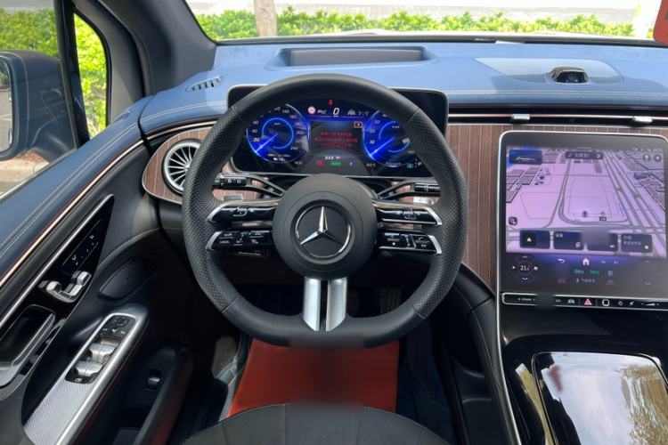 Used Mercedes-Benz EQE SUV 2023 350 4MATIC Luxury Edition Interior 5