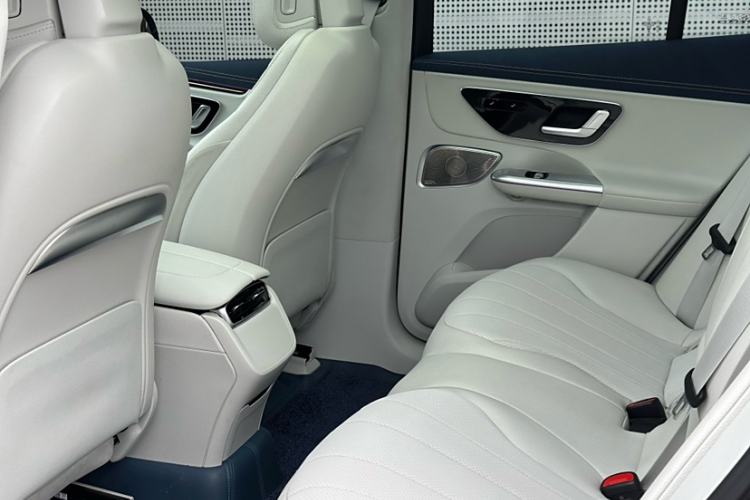 Used Mercedes-Benz EQE SUV 2023 350 4MATIC Luxury Edition Interior 6