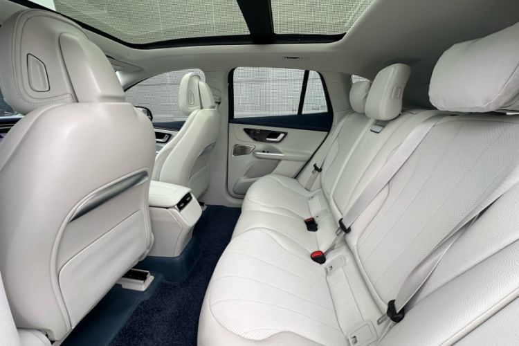 Used Mercedes-Benz EQE SUV 2023 350 4MATIC Luxury Edition Interior 8