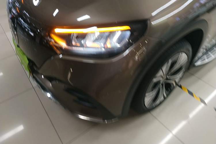 Used Mercedes-Benz EQE SUV 2023 350 4MATIC Luxury Edition Left Front Headlight